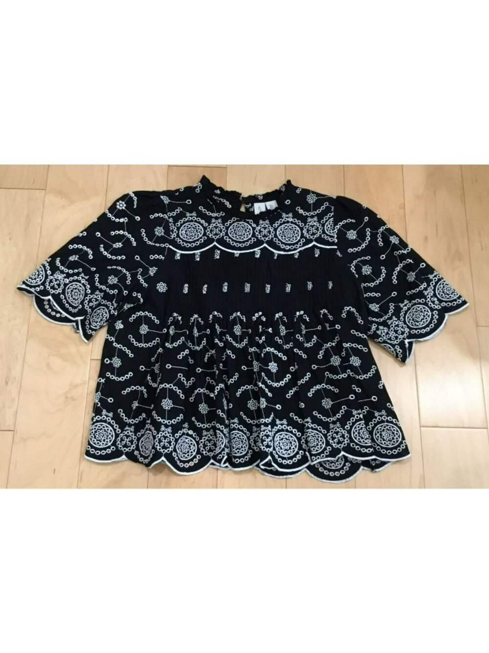 Joie Black & White Embroidered Cotton Blouse With Scalloped Hem Size L